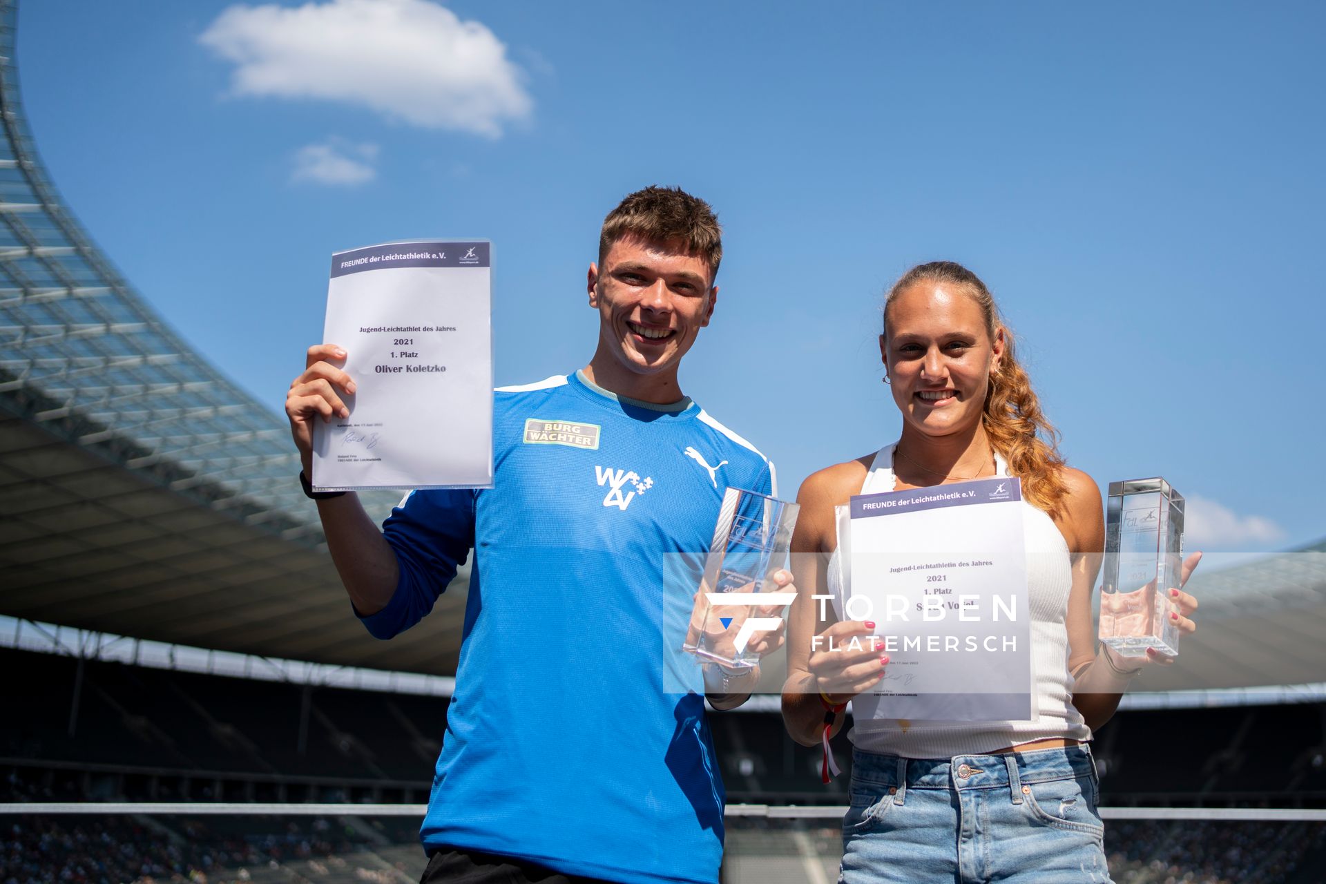 vOliver Koletzko (Wiesbadener LV) und Sarah Vogel (LG Seligenstadt) wurden zur Jugendsportler des Jahres 2021 gewaehlt und waehrend der deutschen Leichtathletik-Meisterschaften im Olympiastadion am 26.06.2022 in Berlin geehrt